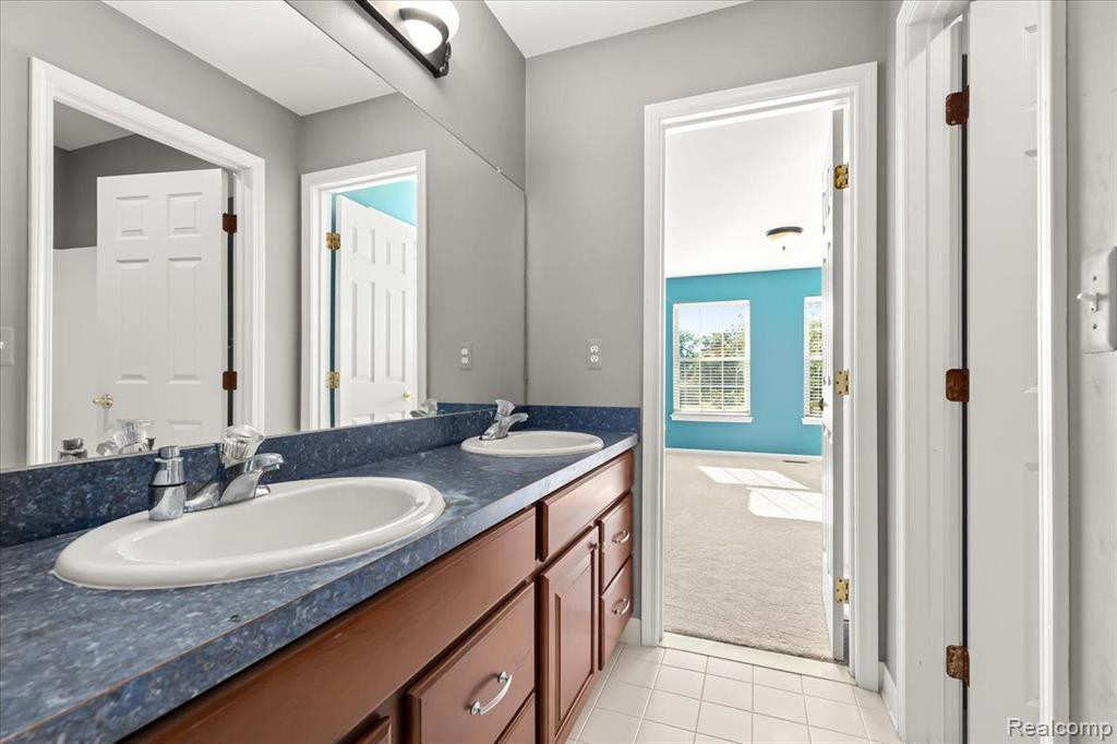 7136 N MEADOWS Trail, Dexter, MI 48130 — Photo 32