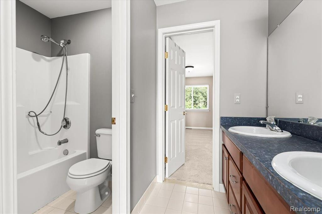 7136 N MEADOWS Trail, Dexter, MI 48130 — Photo 33