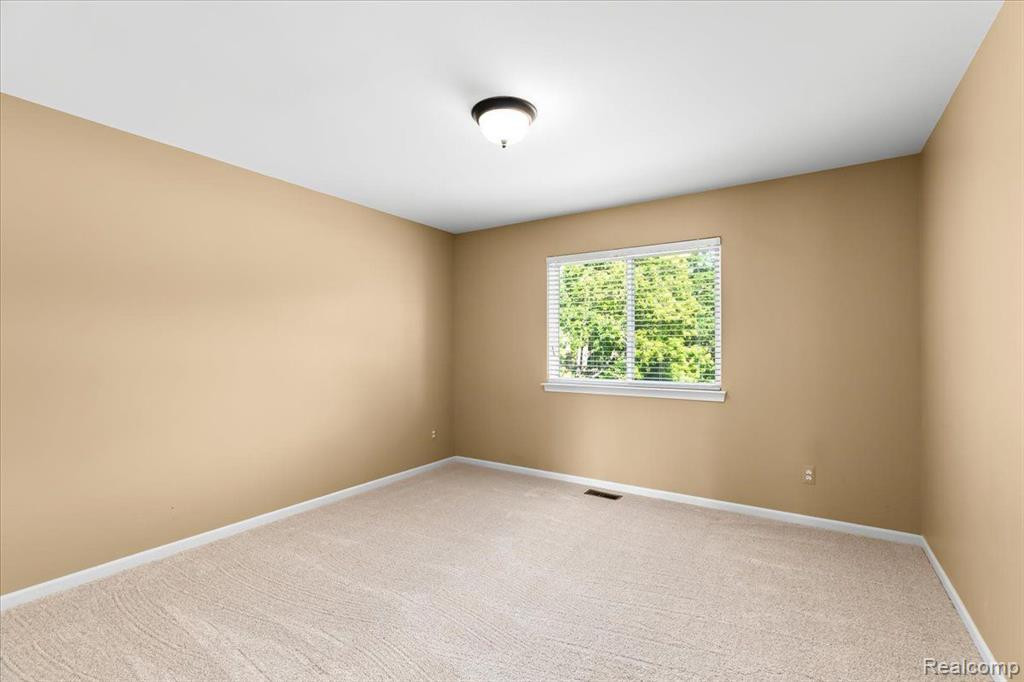 7136 N MEADOWS Trail, Dexter, MI 48130 — Photo 34