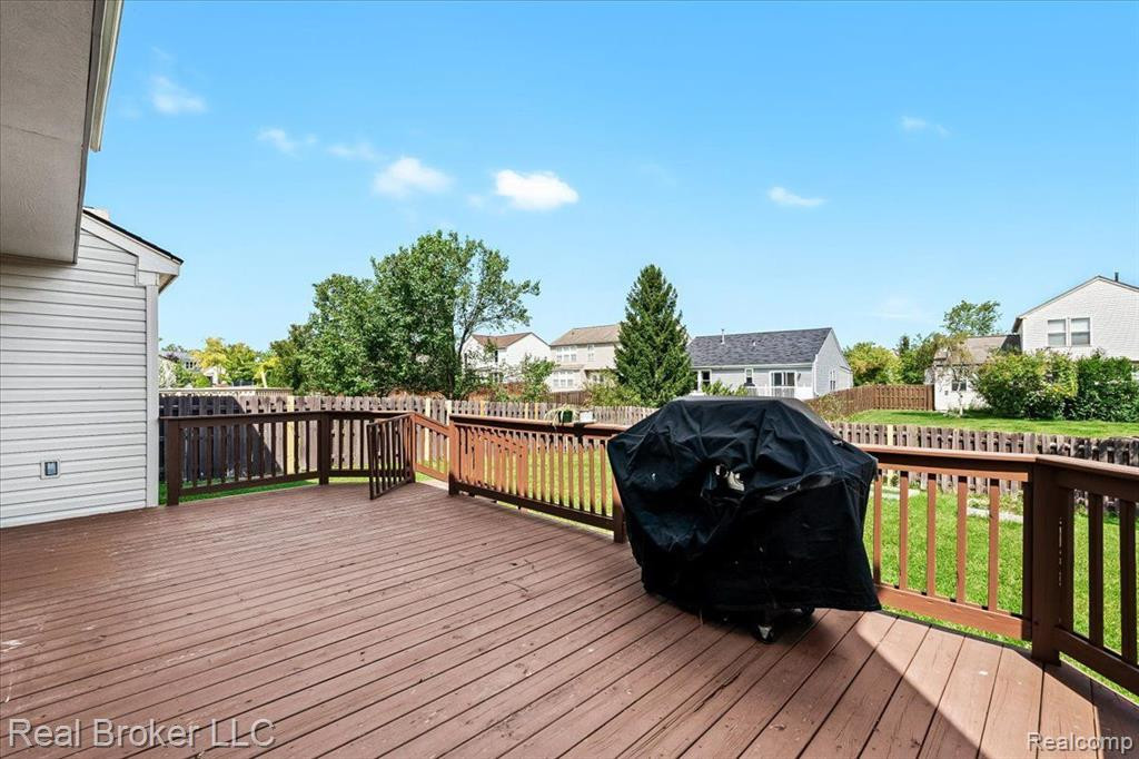 6399 OAKHURST Drive, Ypsilanti, MI 48197 — Photo 7