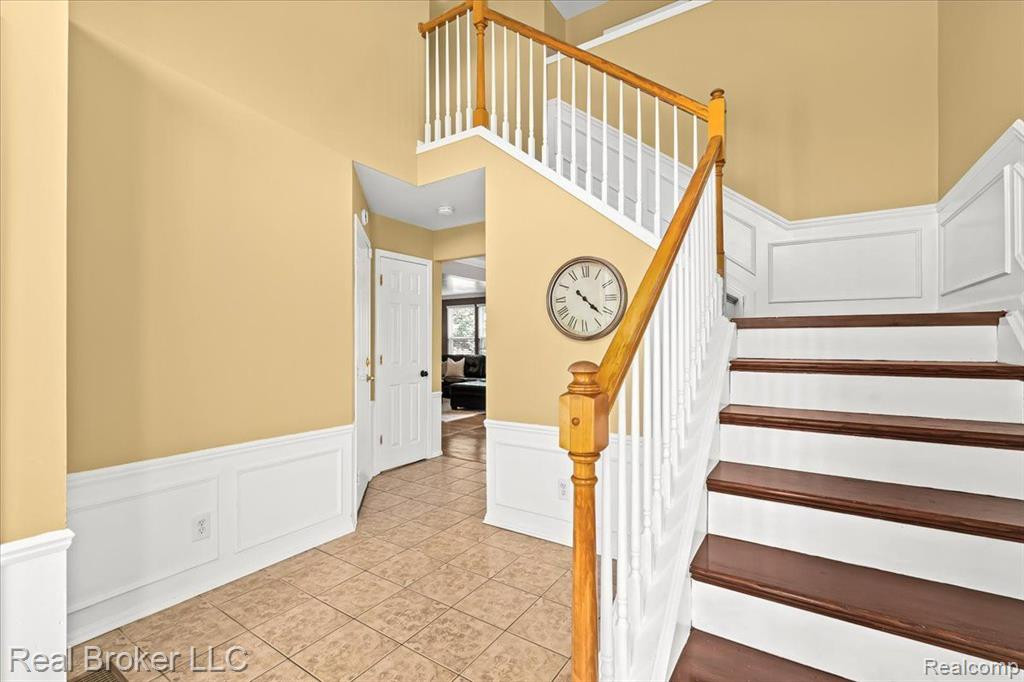 6399 OAKHURST Drive, Ypsilanti, MI 48197 — Photo 10