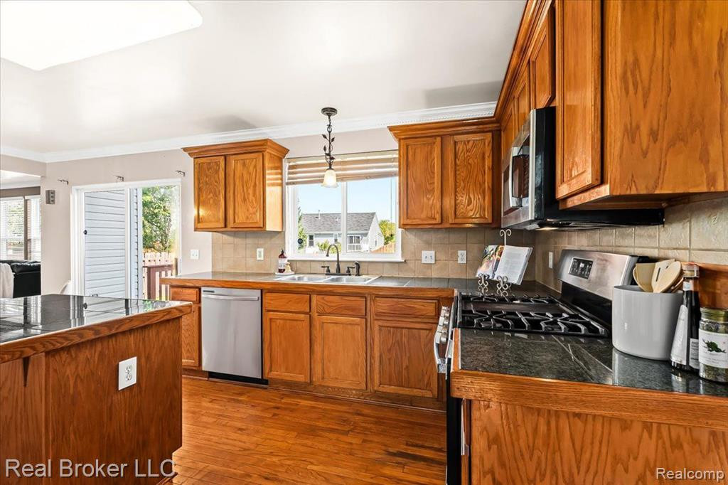 6399 OAKHURST Drive, Ypsilanti, MI 48197 — Photo 13