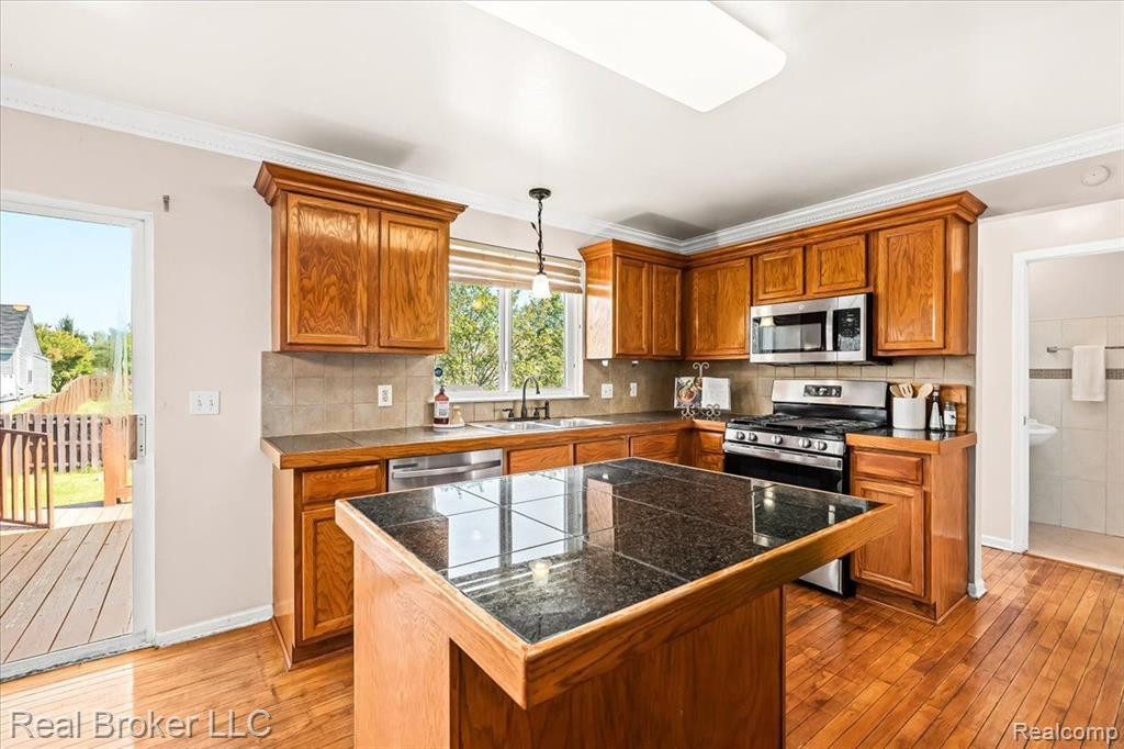 6399 OAKHURST Drive, Ypsilanti, MI 48197 — Photo 14