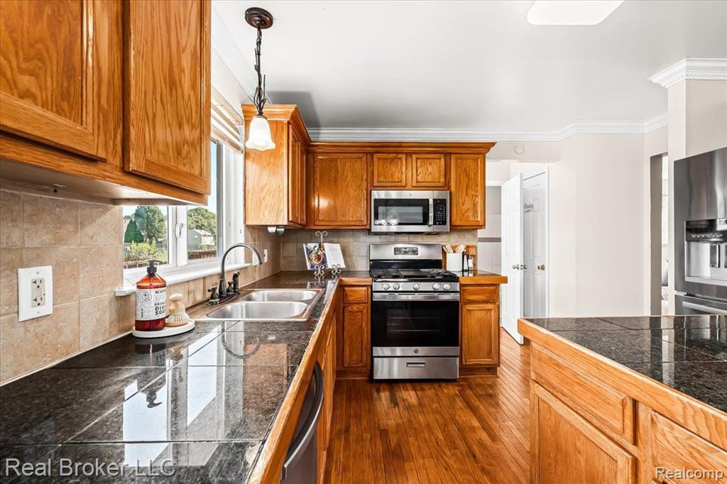 6399 OAKHURST Drive, Ypsilanti, MI 48197 — Photo 15