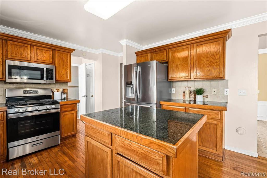 6399 OAKHURST Drive, Ypsilanti, MI 48197 — Photo 16