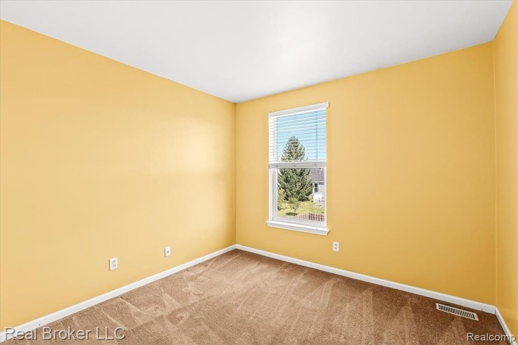 6399 OAKHURST Drive, Ypsilanti, MI 48197 — Photo 27