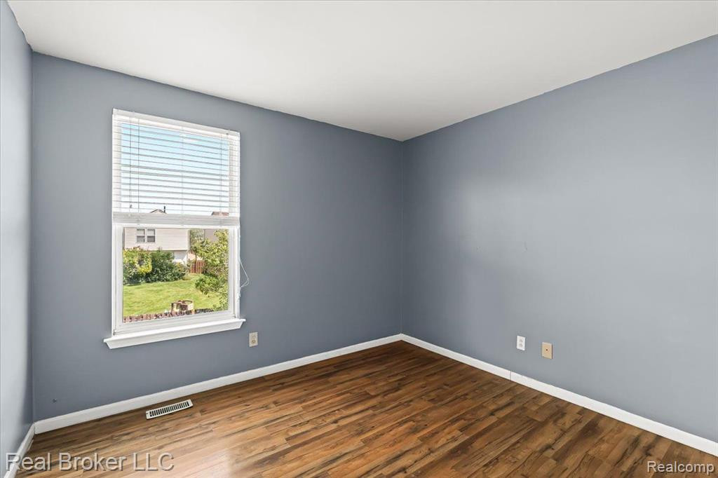6399 OAKHURST Drive, Ypsilanti, MI 48197 — Photo 28