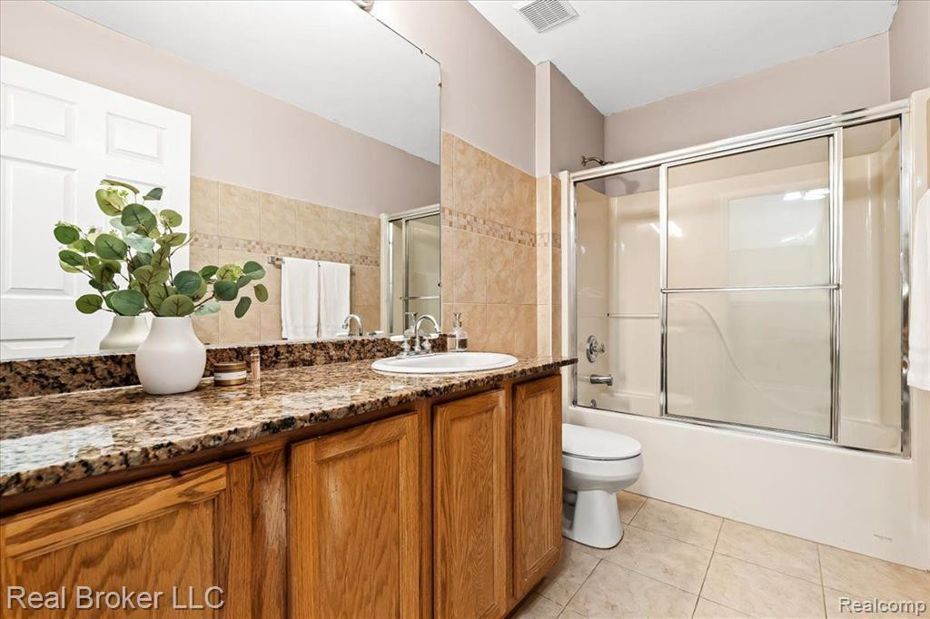 6399 OAKHURST Drive, Ypsilanti, MI 48197 — Photo 30