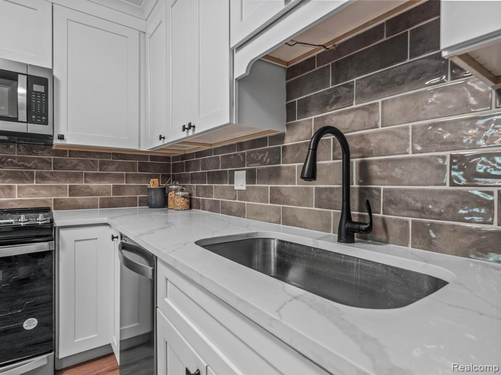 420 BALDWIN Avenue, 79, Rochester, MI 48307 — Photo 18