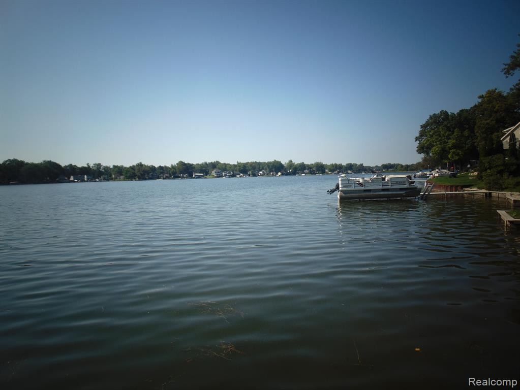 2352 WOODLAWN Street, Wolverine Lake, MI 48390 — Photo 3