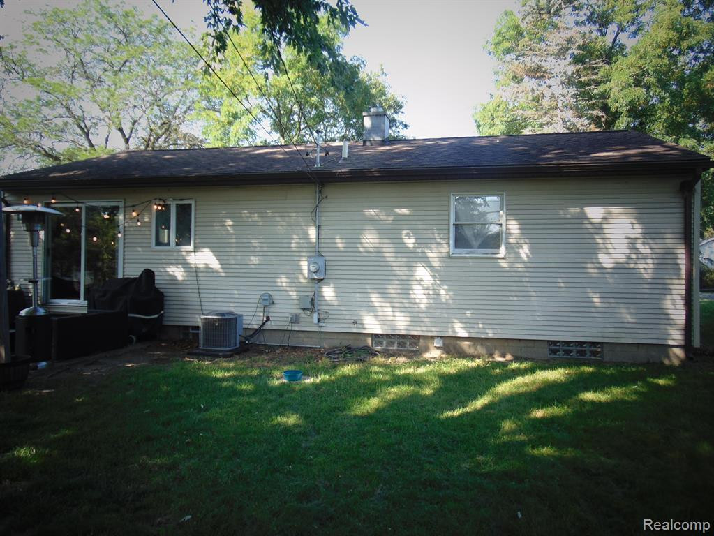 2352 WOODLAWN Street, Wolverine Lake, MI 48390 — Photo 5