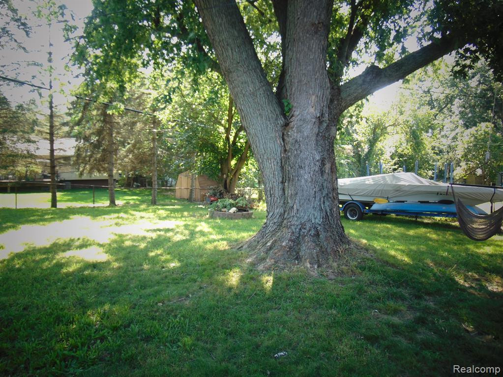 2352 WOODLAWN Street, Wolverine Lake, MI 48390 — Photo 6