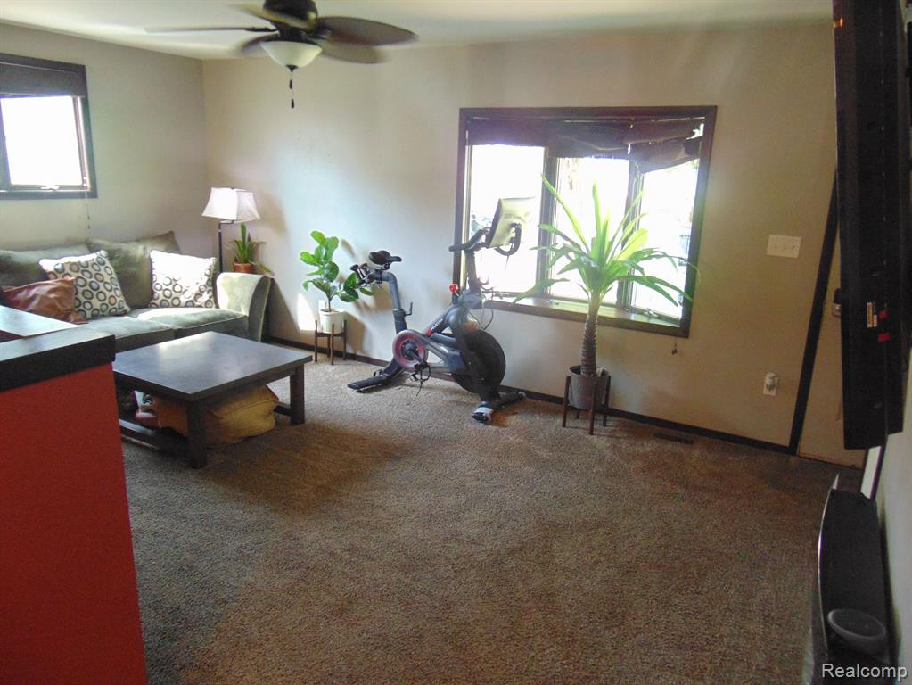 2352 WOODLAWN Street, Wolverine Lake, MI 48390 — Photo 9