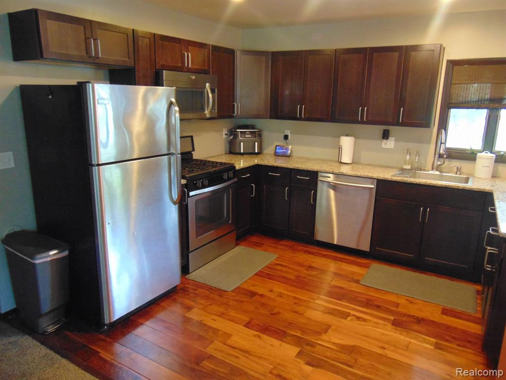 2352 WOODLAWN Street, Wolverine Lake, MI 48390 — Photo 10
