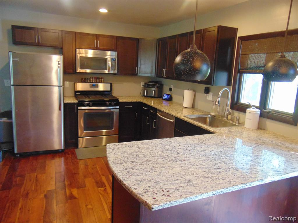 2352 WOODLAWN Street, Wolverine Lake, MI 48390 — Photo 12