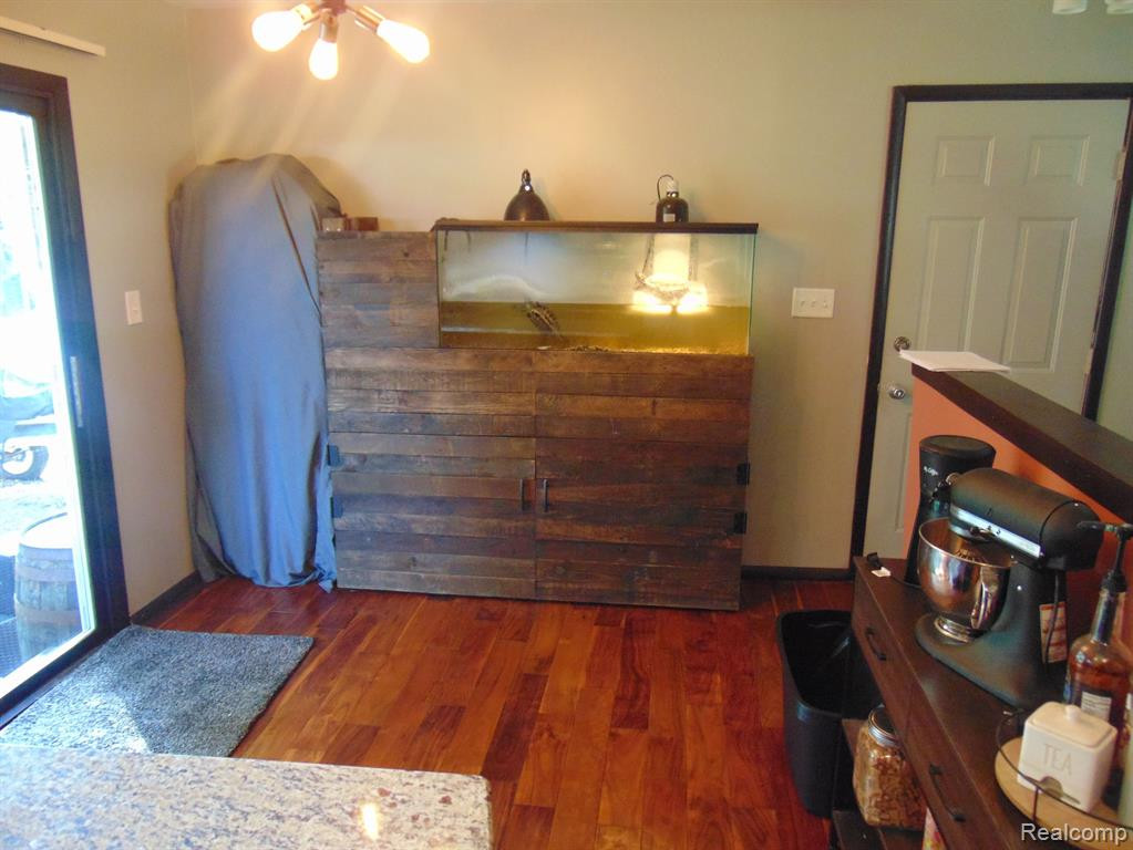 2352 WOODLAWN Street, Wolverine Lake, MI 48390 — Photo 13