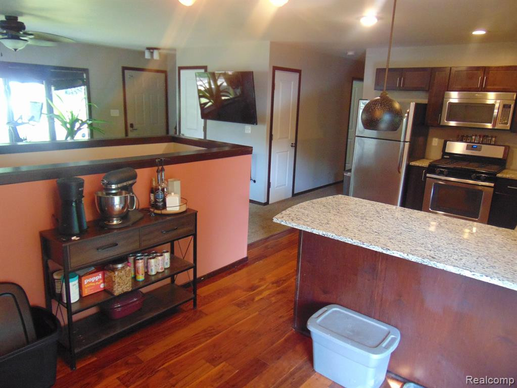 2352 WOODLAWN Street, Wolverine Lake, MI 48390 — Photo 14