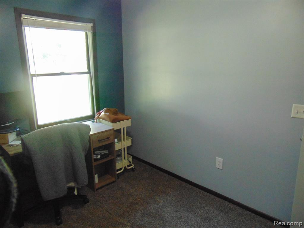 2352 WOODLAWN Street, Wolverine Lake, MI 48390 — Photo 17