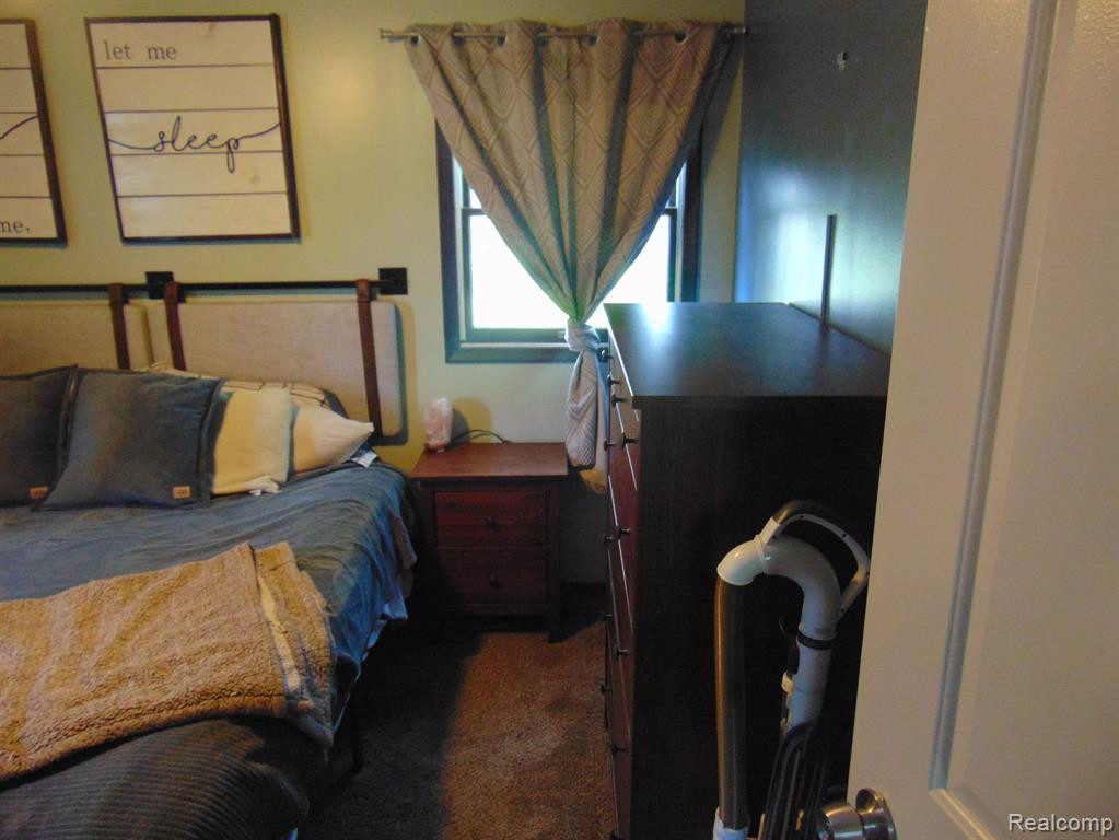 2352 WOODLAWN Street, Wolverine Lake, MI 48390 — Photo 21