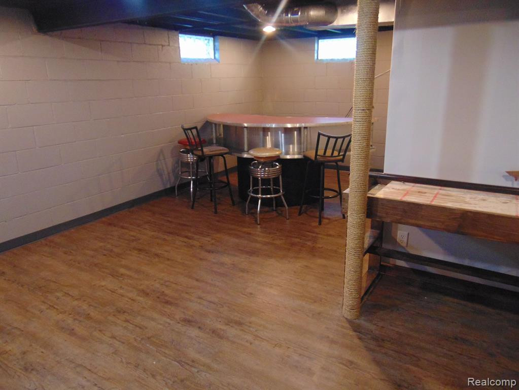 2352 WOODLAWN Street, Wolverine Lake, MI 48390 — Photo 23