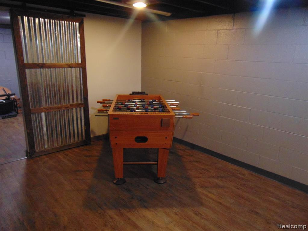 2352 WOODLAWN Street, Wolverine Lake, MI 48390 — Photo 25