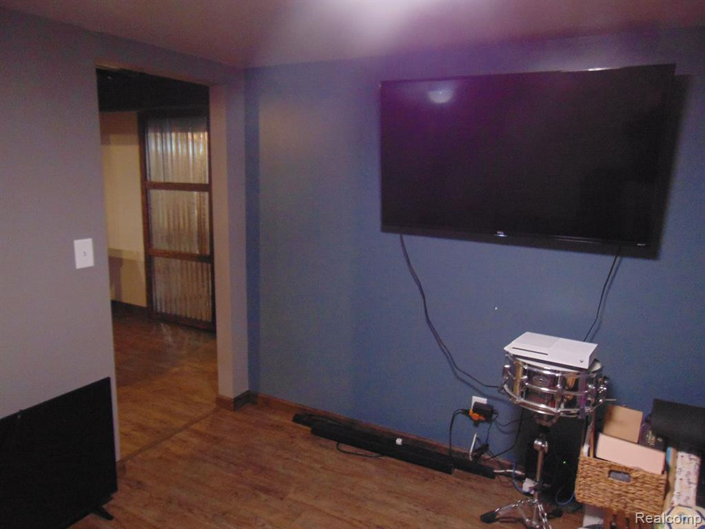 2352 WOODLAWN Street, Wolverine Lake, MI 48390 — Photo 26
