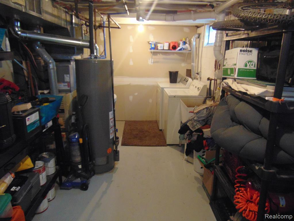 2352 WOODLAWN Street, Wolverine Lake, MI 48390 — Photo 29