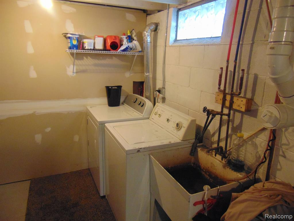 2352 WOODLAWN Street, Wolverine Lake, MI 48390 — Photo 31