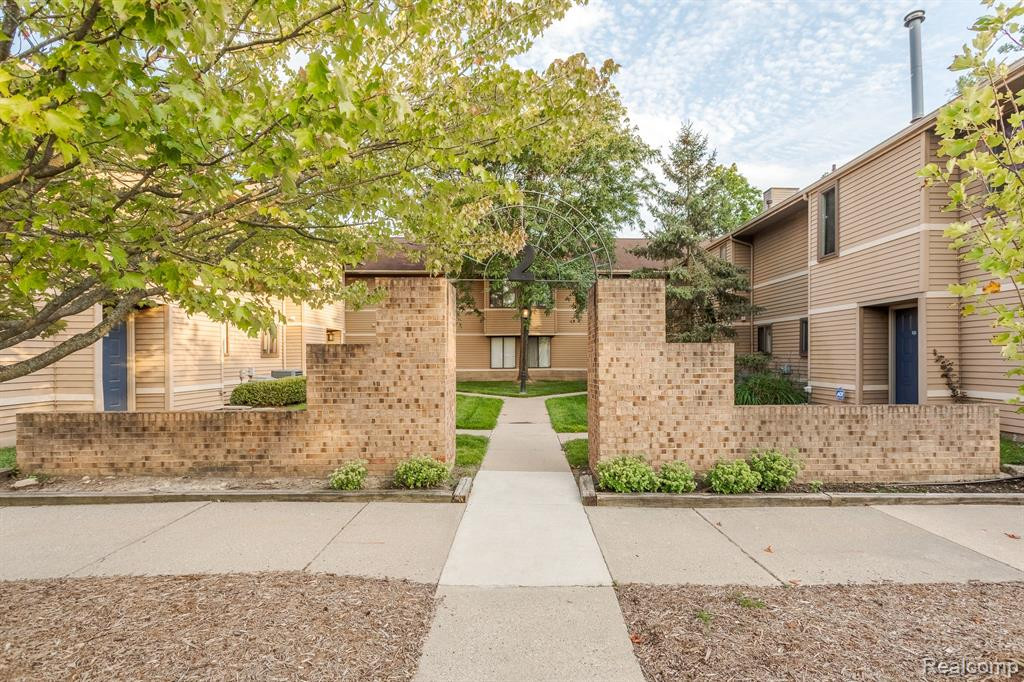 200 BRIARCREST Drive, 118, Ann Arbor, MI 48104 — front exterior