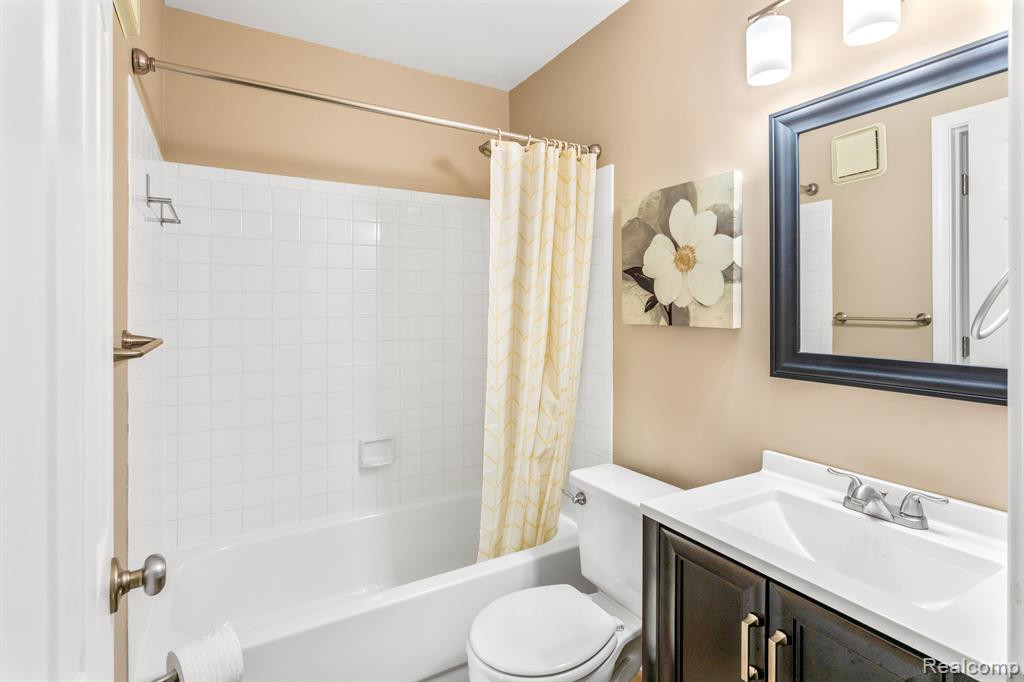 200 BRIARCREST Drive, 118, Ann Arbor, MI 48104 — Photo 4