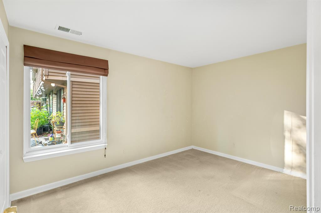 200 BRIARCREST Drive, 118, Ann Arbor, MI 48104 — Photo 16