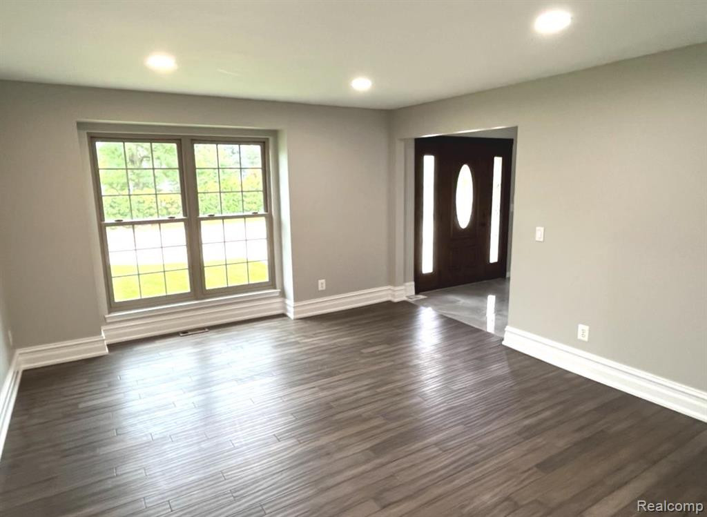 7980 BILLINGHAM Road, West Bloomfield, MI 48324 — Photo 12
