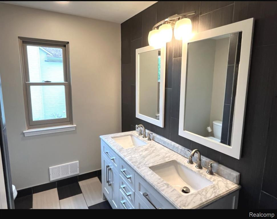 7980 BILLINGHAM Road, West Bloomfield, MI 48324 — Photo 21