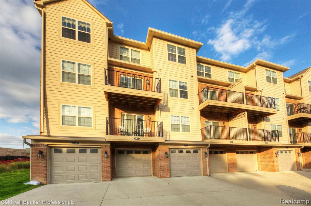 39675 SPRINGWATER Drive, Northville, MI 48168 — Photo 32