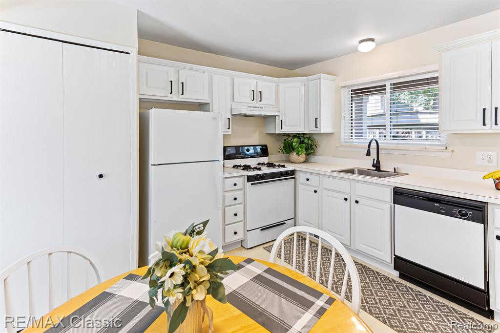 1973 PEERCE Court, Canton, MI 48187 — Photo 4