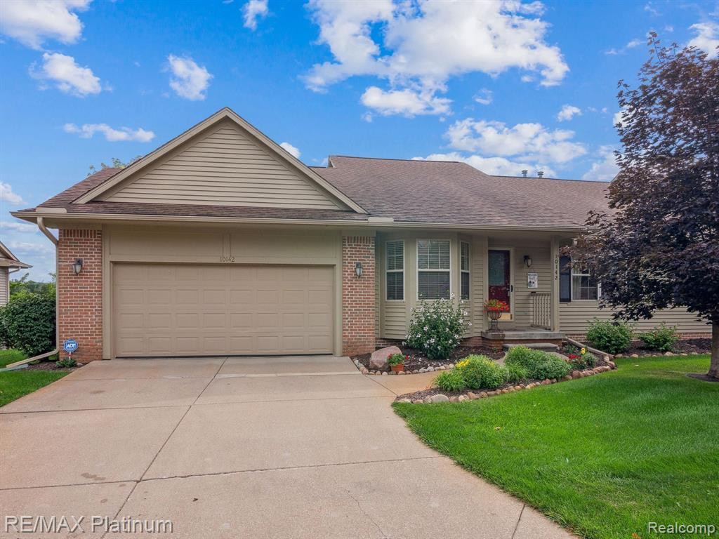 10142 Greenview Court, Goodrich Vlg, MI — front exterior