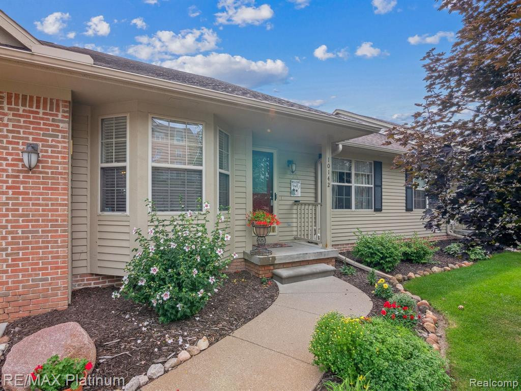 10142 Greenview Court, Goodrich Vlg, MI — Photo 3