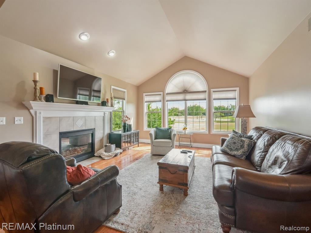 10142 Greenview Court, Goodrich Vlg, MI — Photo 16
