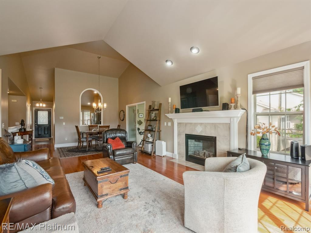 10142 Greenview Court, Goodrich Vlg, MI — Photo 17