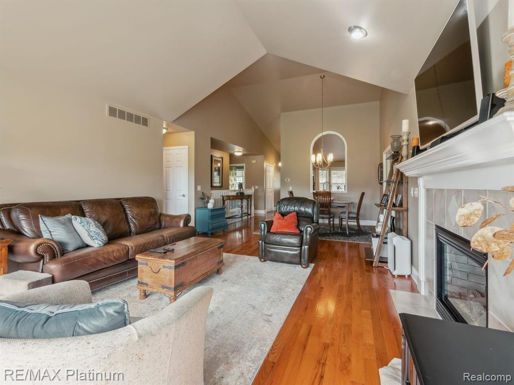 10142 Greenview Court, Goodrich Vlg, MI — Photo 18