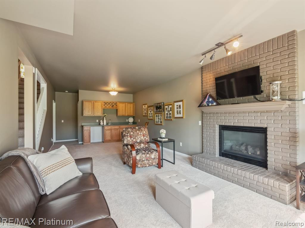10142 Greenview Court, Goodrich Vlg, MI — Photo 29