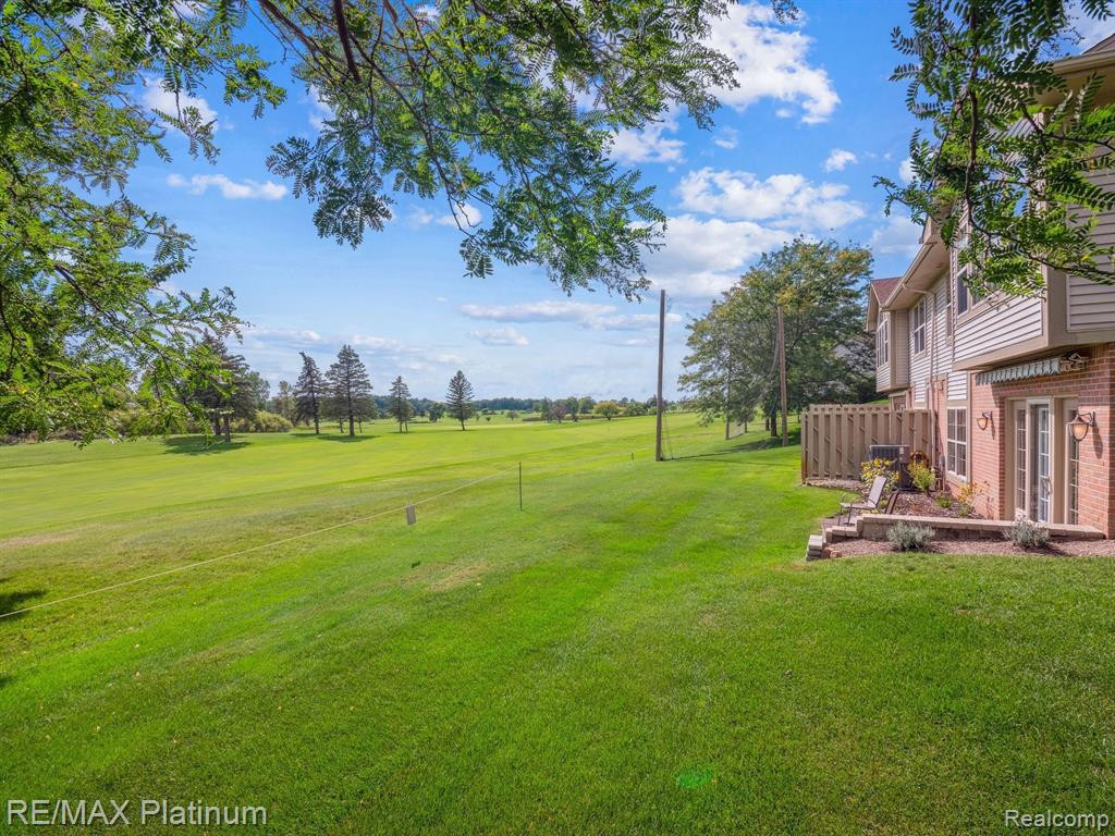 10142 Greenview Court, Goodrich Vlg, MI — Photo 34