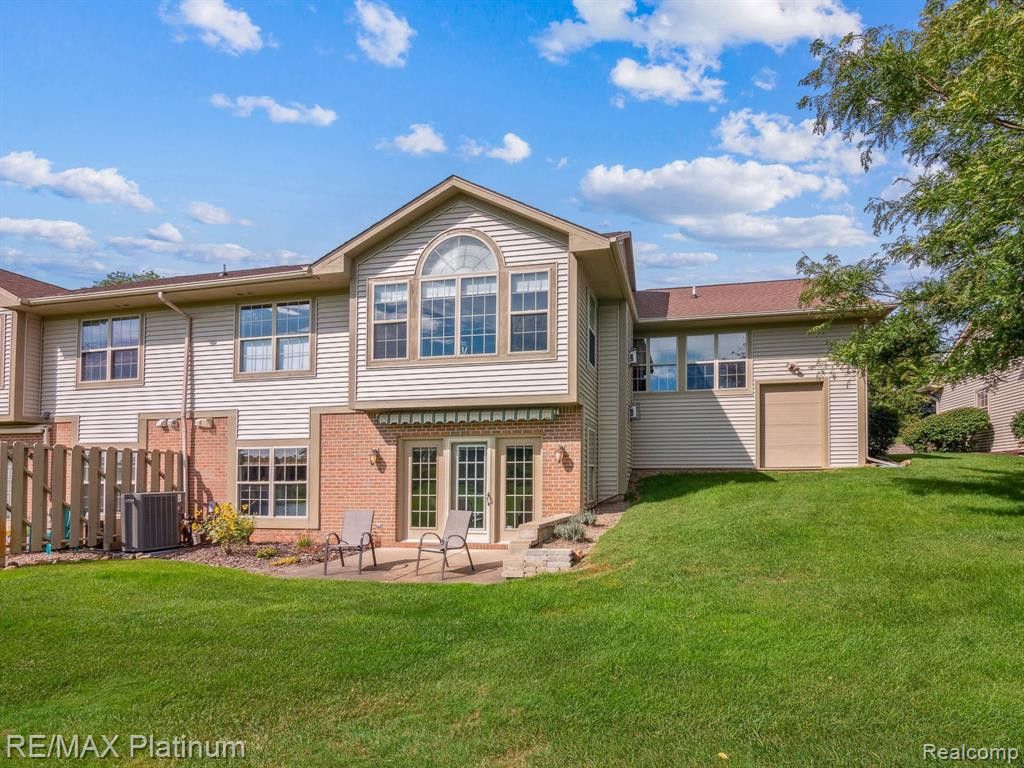 10142 Greenview Court, Goodrich Vlg, MI — Photo 35
