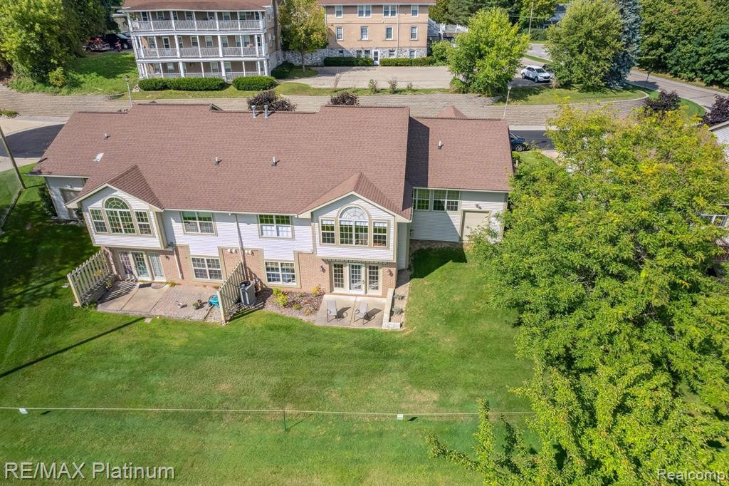 10142 Greenview Court, Goodrich Vlg, MI — Photo 38