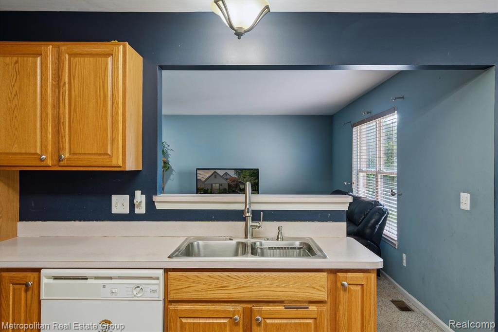 46885 WAREHAM, Canton, MI 48187 — Photo 16