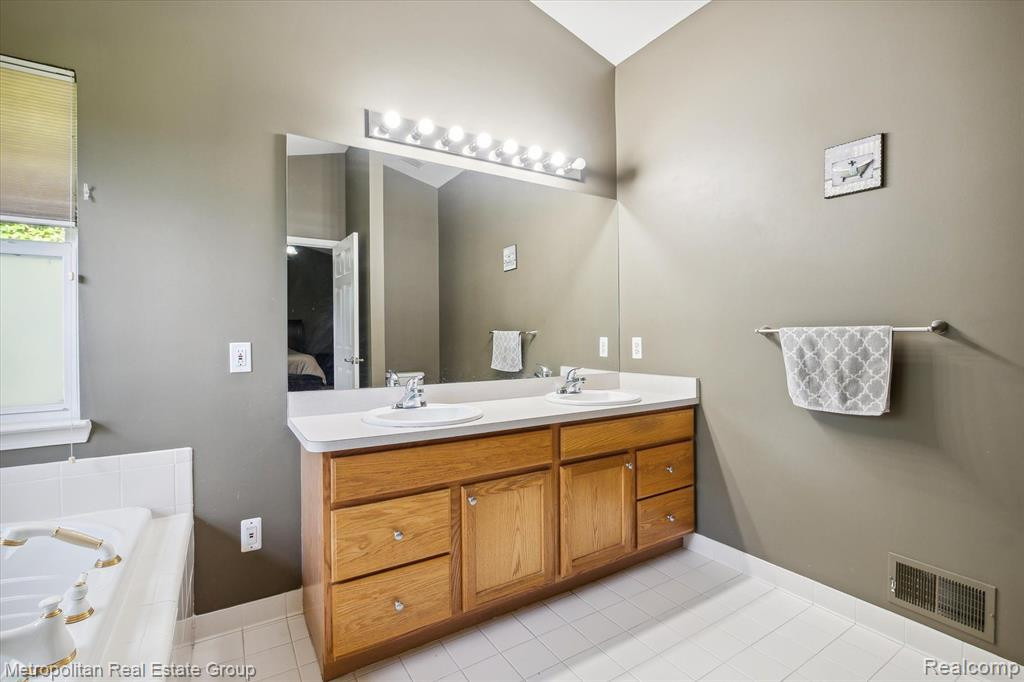 46885 WAREHAM, Canton, MI 48187 — Photo 24