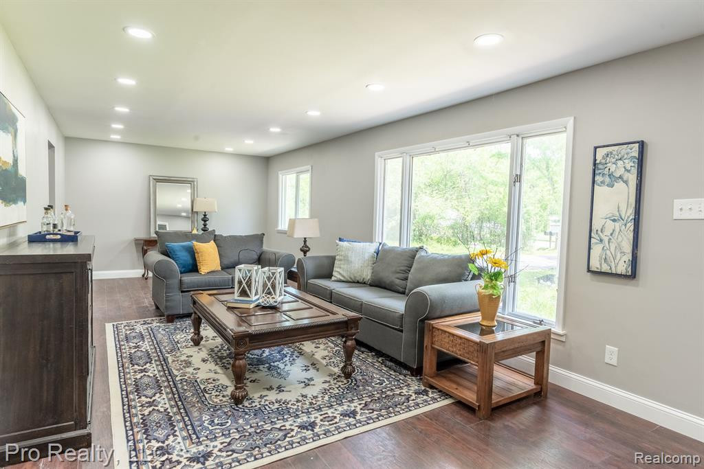 3418 HILLSIDE Drive, Ypsilanti, MI 48197 — Photo 4