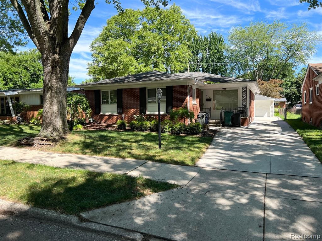424 W LA SALLE Avenue, Royal Oak, MI 48073 — front exterior