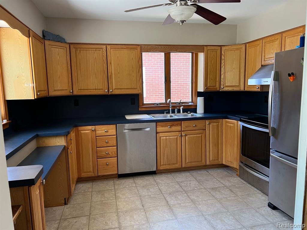 424 W LA SALLE Avenue, Royal Oak, MI 48073 — Photo 2