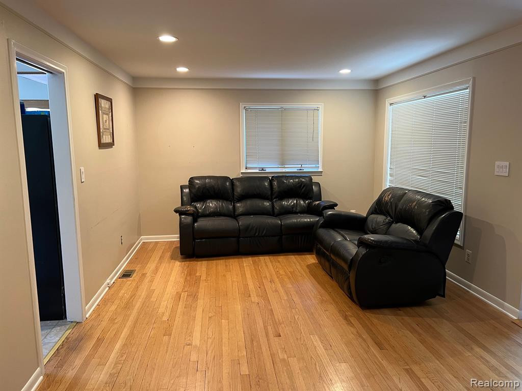 424 W LA SALLE Avenue, Royal Oak, MI 48073 — Photo 3